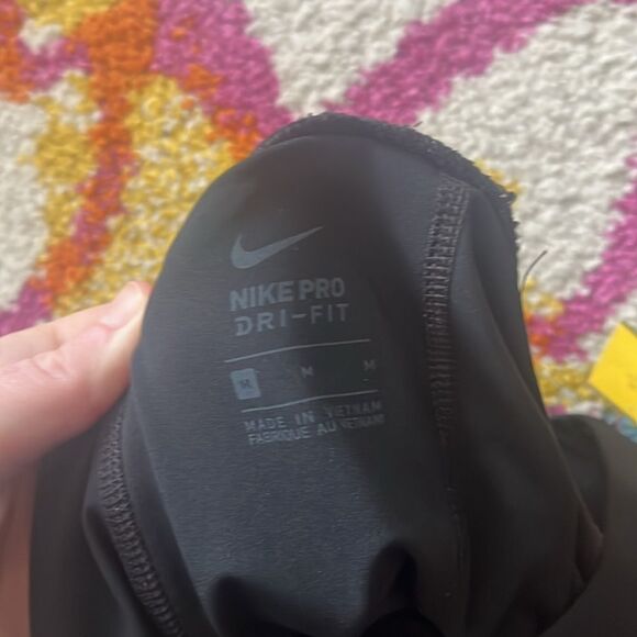 NIKE BLACK PRO LOGO CAPRI LEGGINGS MEDIUM - Picture 6 of 8